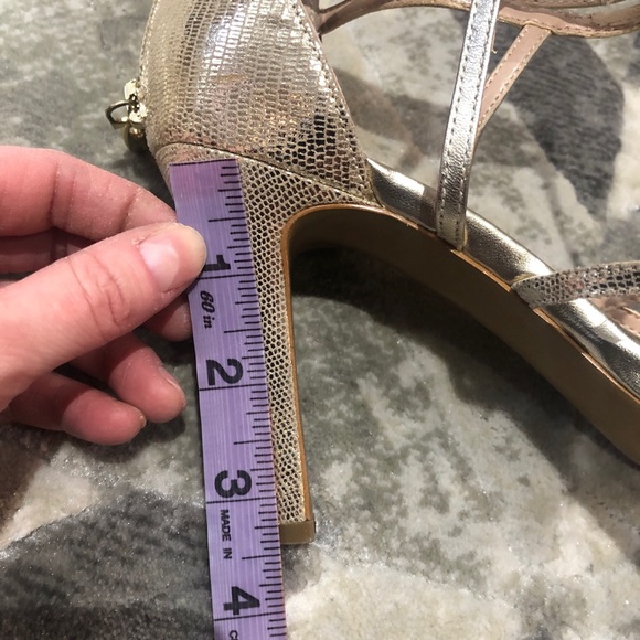 Tahari Bella Faux SnakeSkin Gold Heels 8M. GUC - Picture 2 of 10